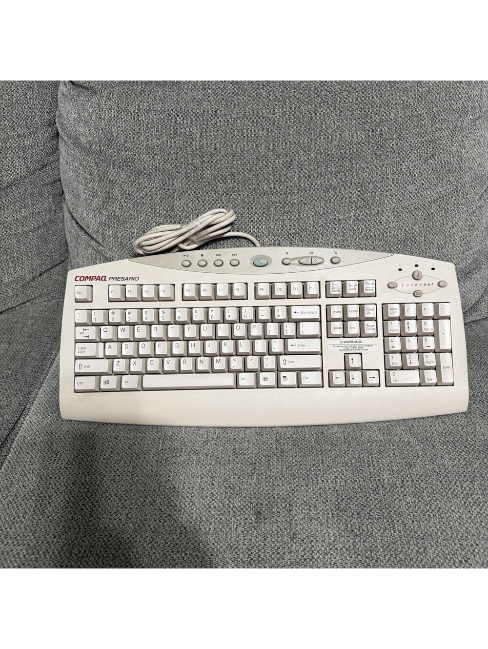VTG Compaq Presario Wired Multimedia Keyboard SK-2700 Beige